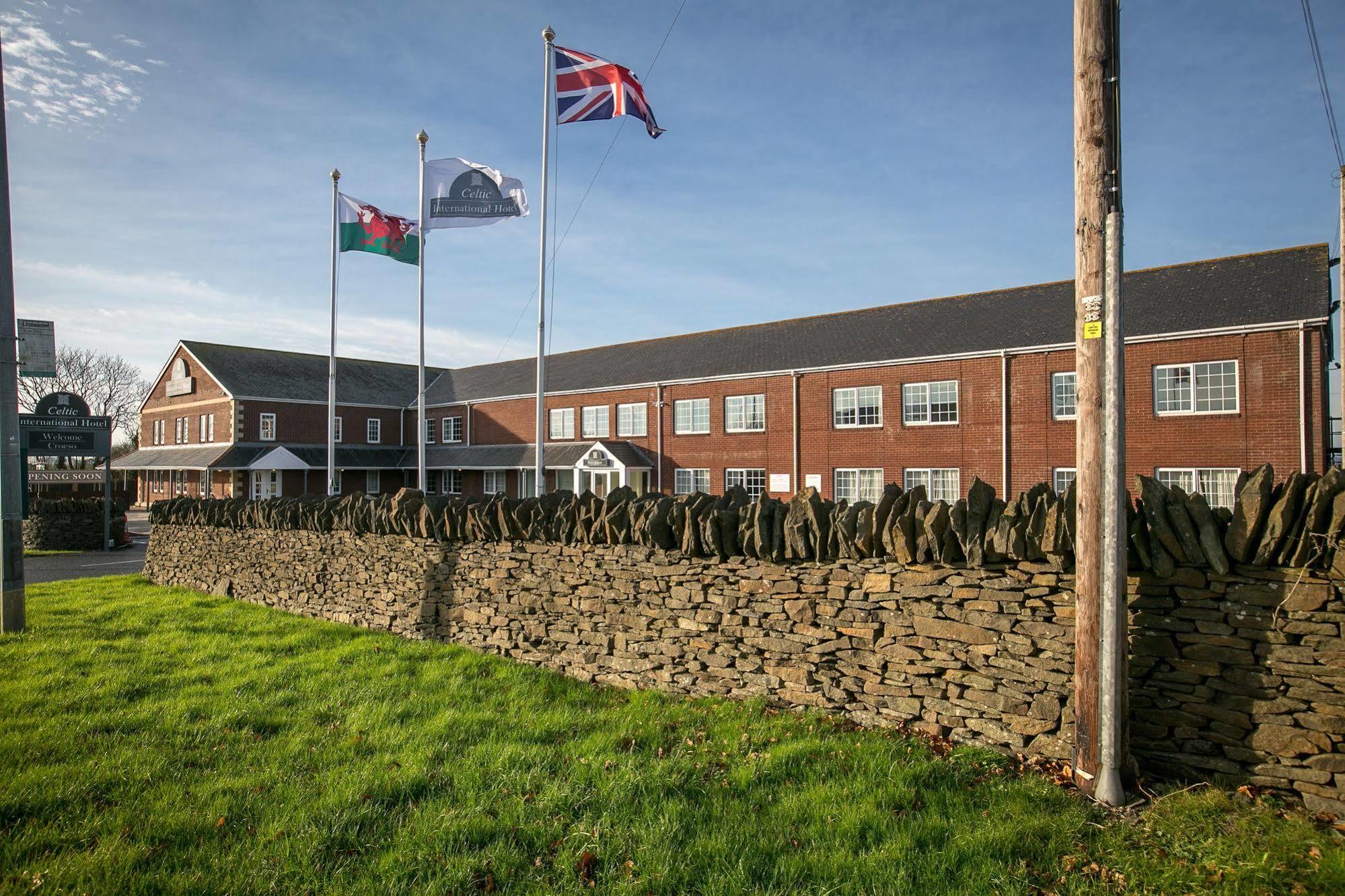 Celtic International Hotel Cardiff Airport Barry Exterior photo